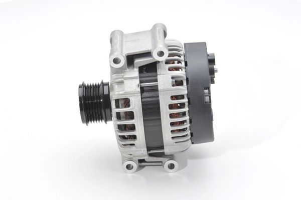 BOSCH 0125711044 | Alternatör (Audi A4 2.0 TFSI Avant 06.2008-, A5 2.0 TFSI Coupe 09.2008)