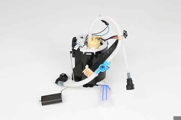 BSG 15-830-013 | Benzin Pompası Komple / 6 Pin