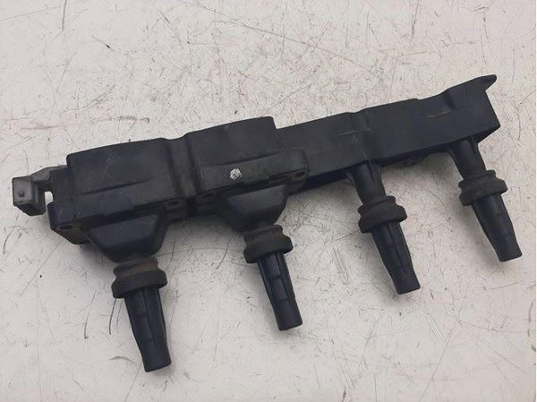 BOSCH 0986221083 | Ateşleme Bobini C3 Berlingo II Xsara II C4 C3 C3 Plurıel C4 (B7) Ds4 Xsara Picasso Berlingo III Part